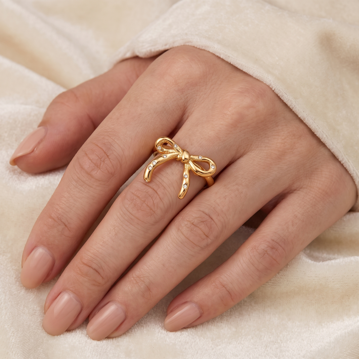 Anillo Lazo ajustable con lazo y circonitas