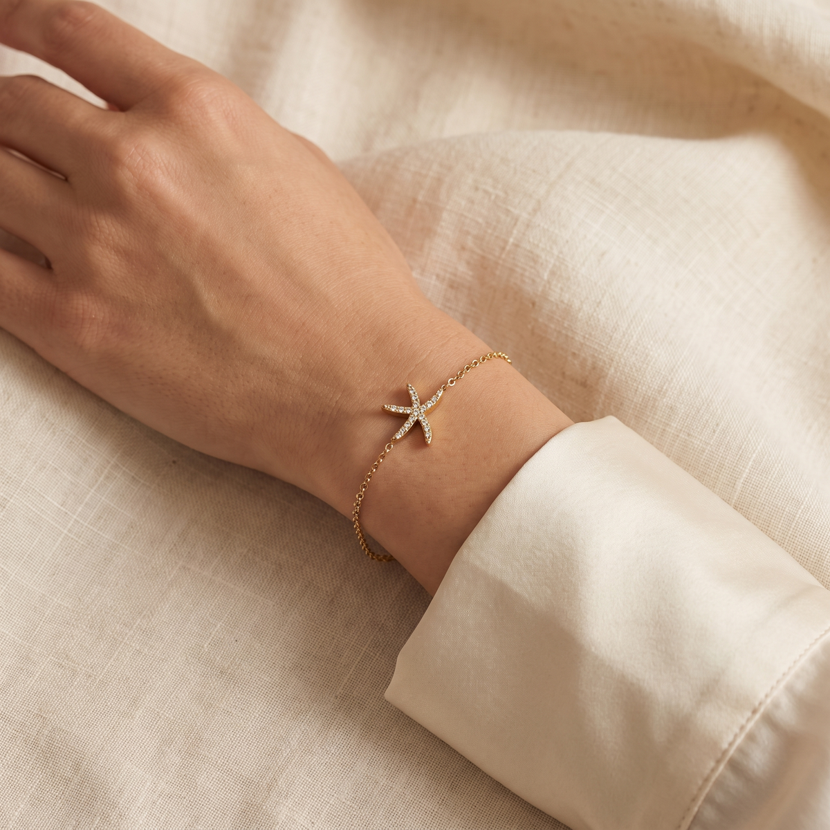 Pulsera Estrella de Mar con estrella central y circonitas