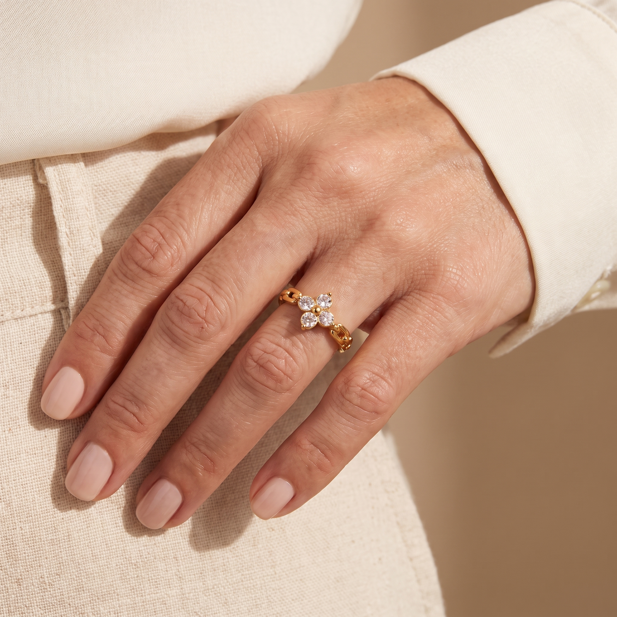 Anillo Bloom Gem con flor de circonitas
