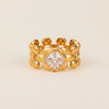 Anillo Reina dorado tipo cadena con circonitas