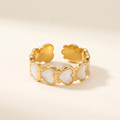 Anillo Corazones Blancos ajustable con corazones blancos y dorados