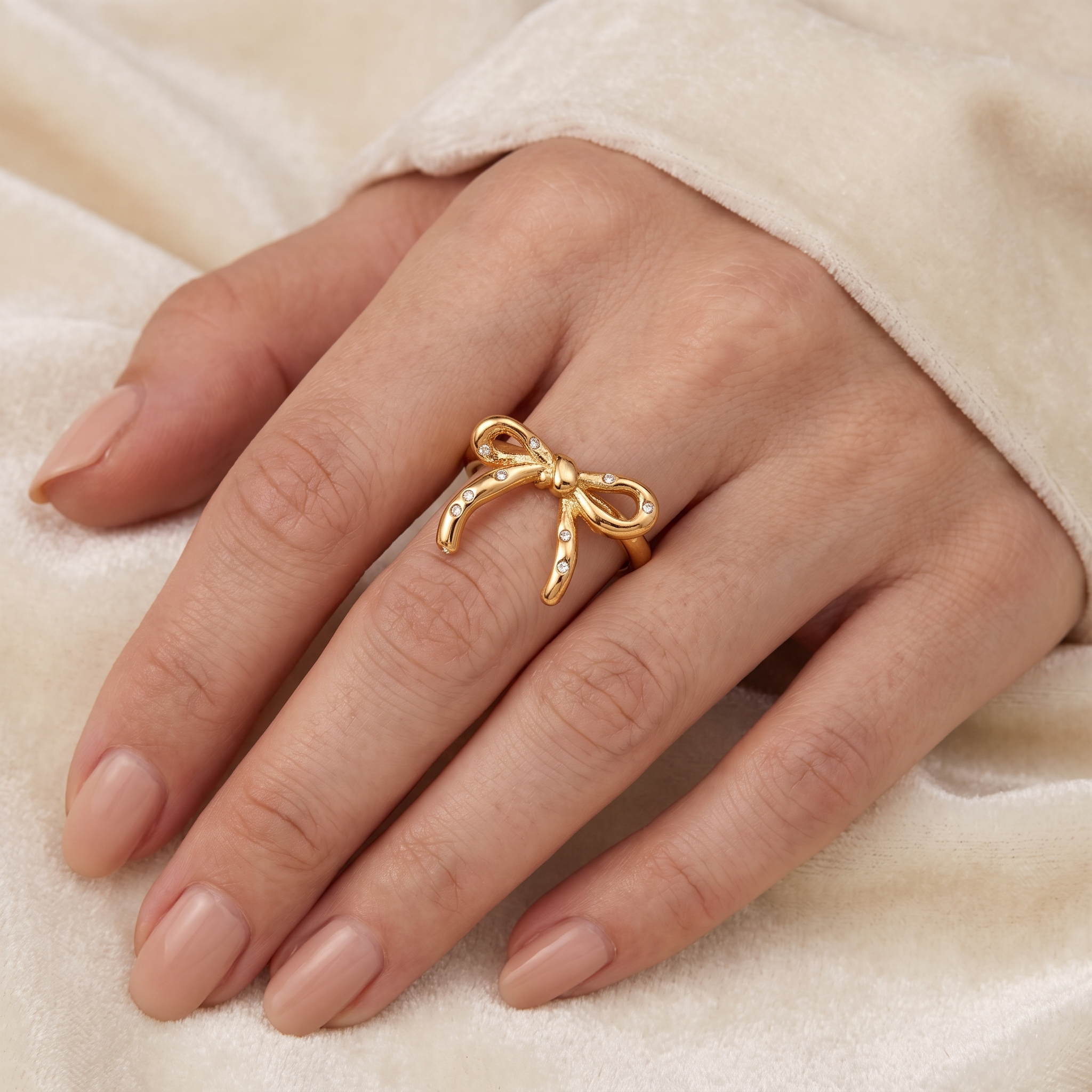 Anillo Lazo ajustable con lazo y circonitas