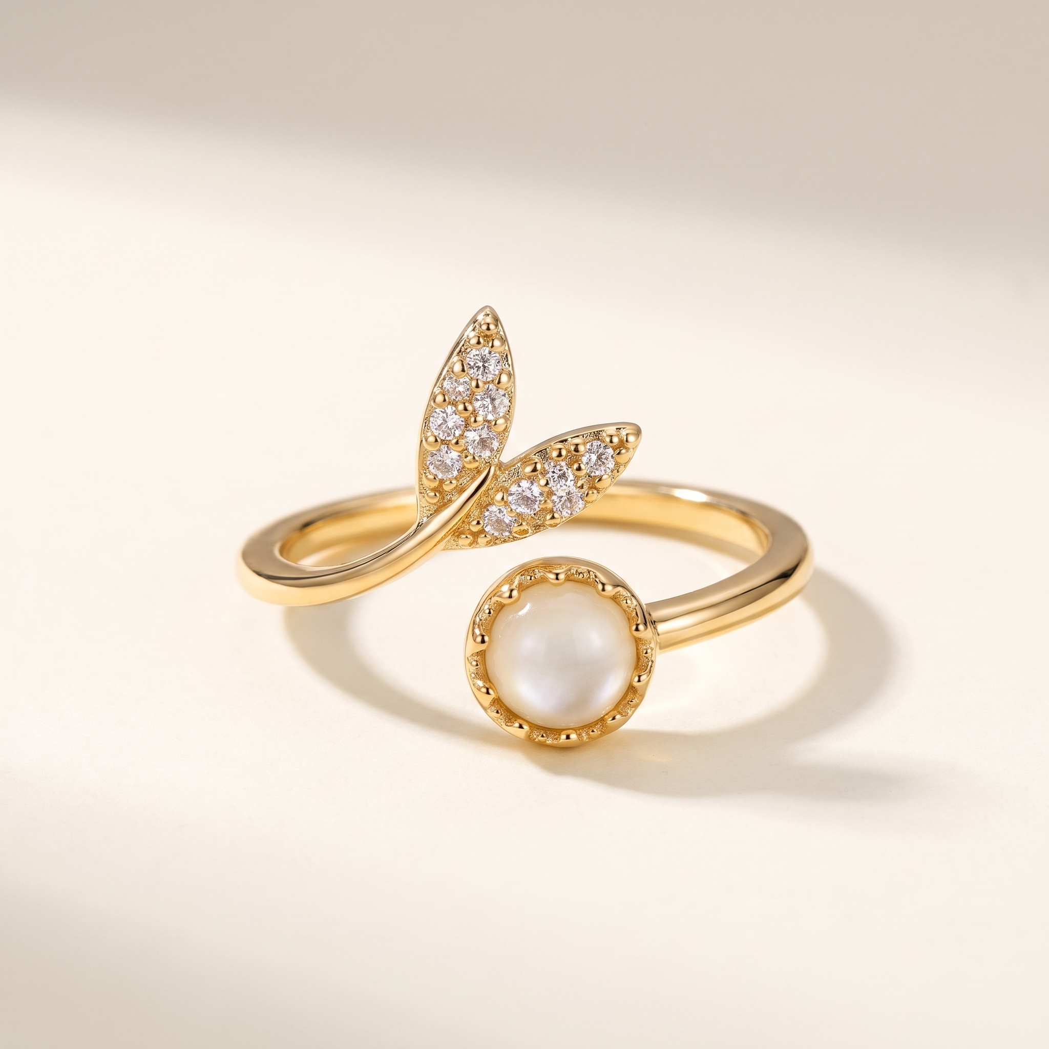 Anillo Sirena ajustable con cola de sirena de circonitas y perlita