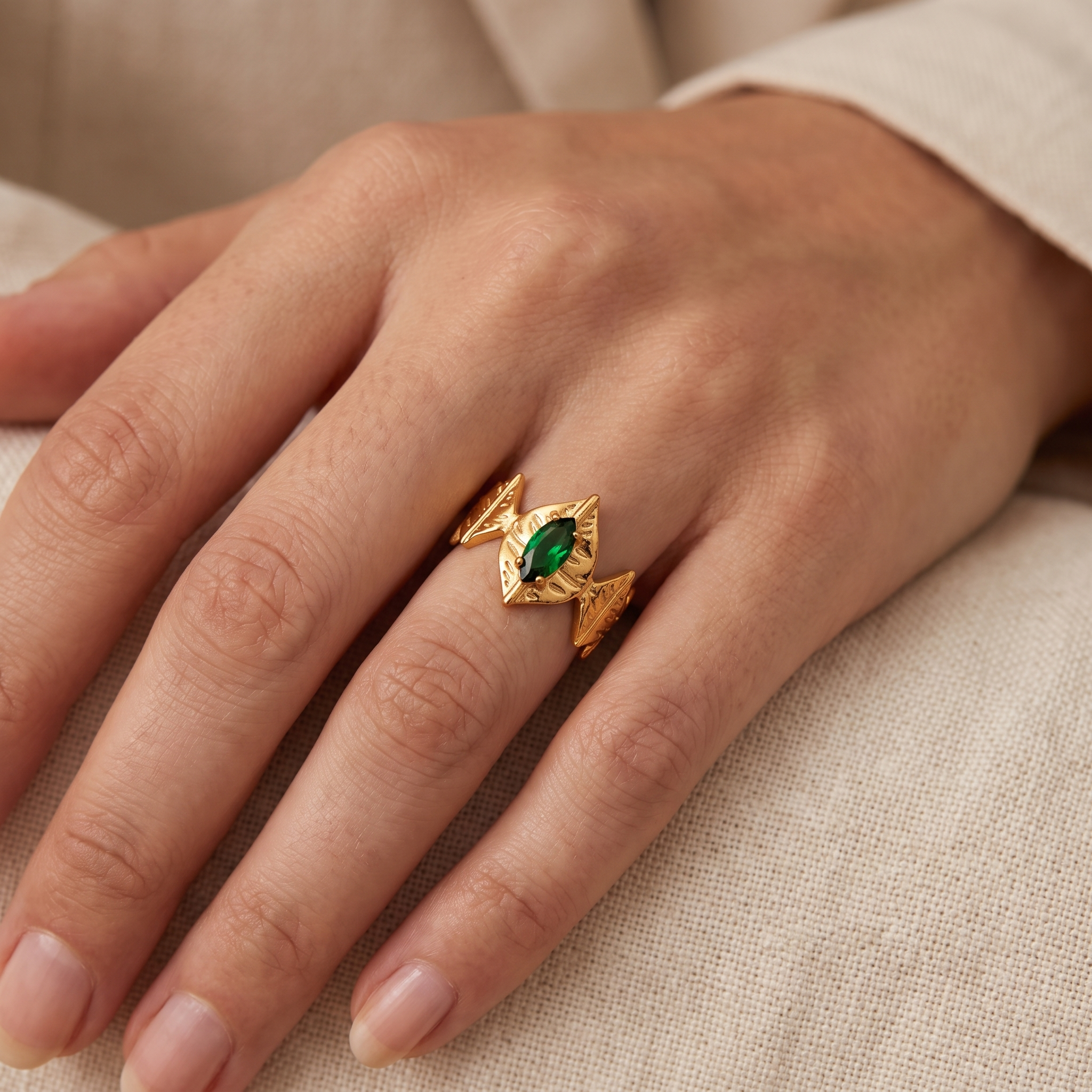 Anillo Tiara Verde en forma de corona con circonita verde