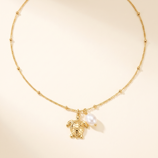 Collar Tortuga Perla con charms de tortuga y perla blanca