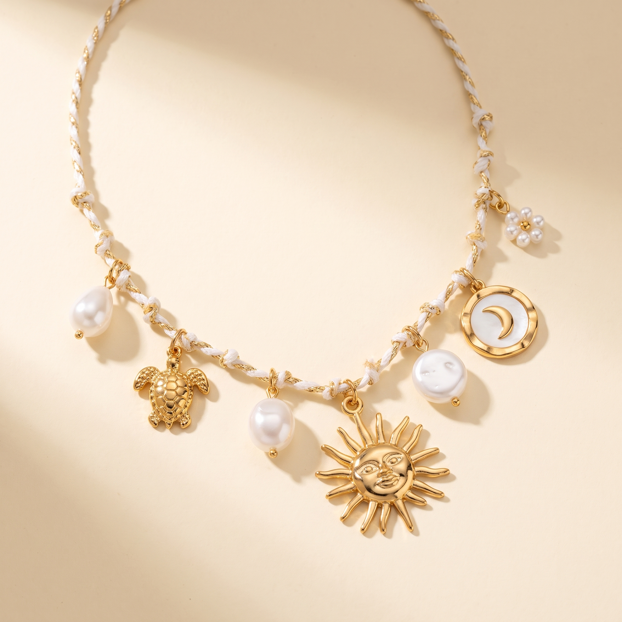 Collar Brisa Blanco de cuerda blanca con charms