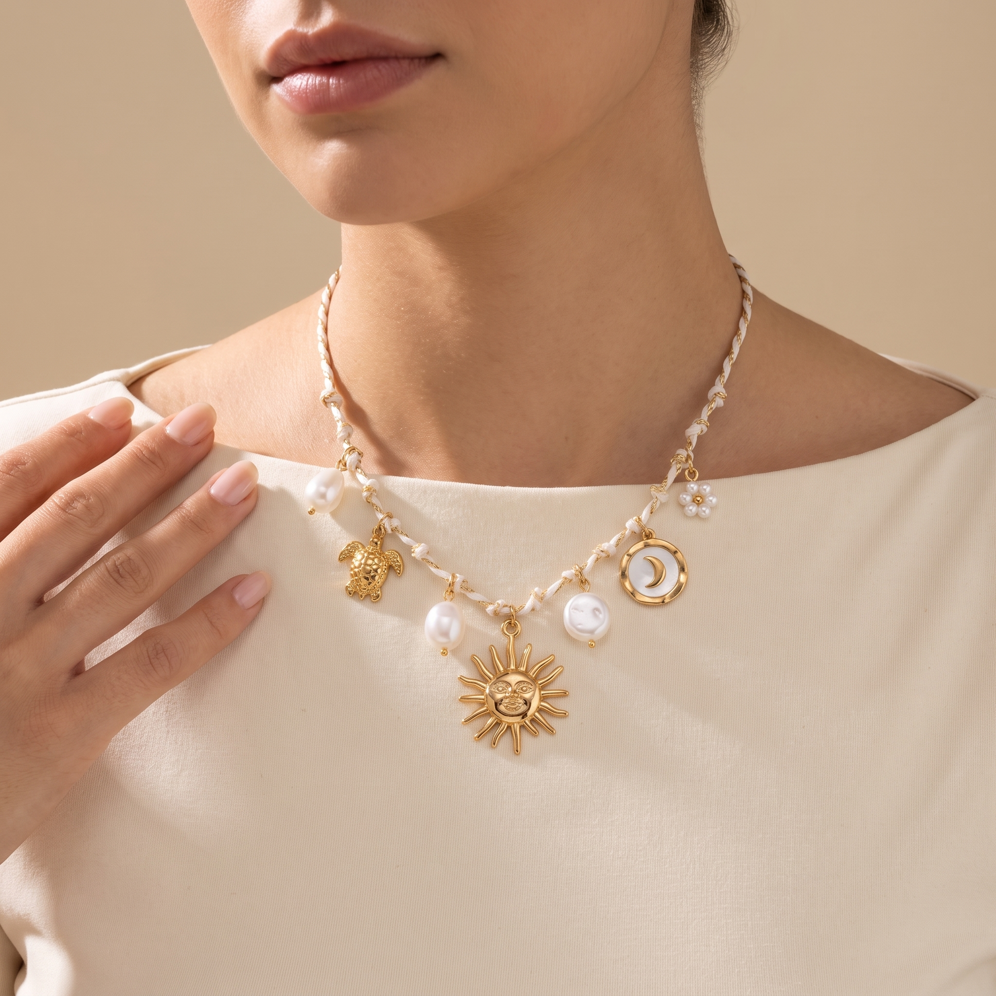 Collar Brisa Blanco de cuerda blanca con charms