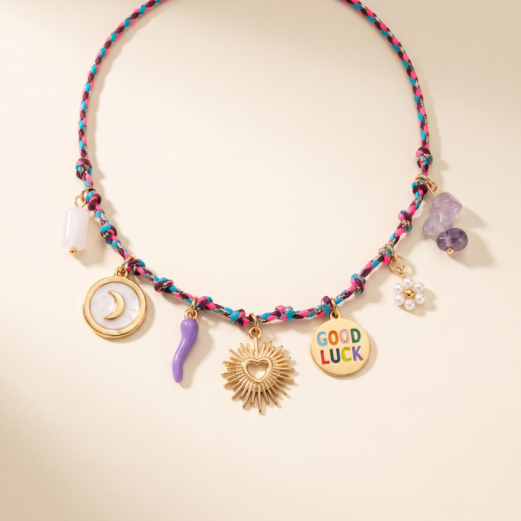 Collar Brisa Multicolor de cuerda con charms