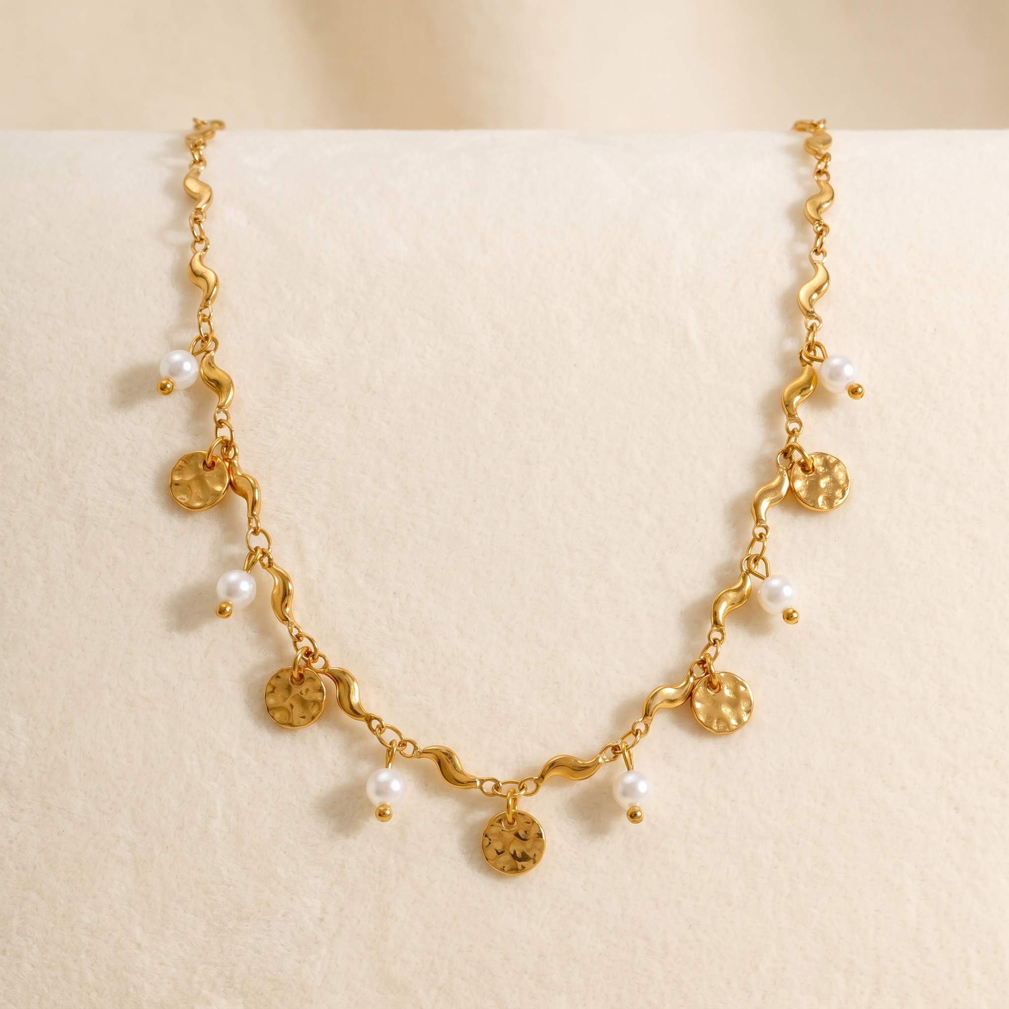 Collar Perlas Blanco con perlas blancas y dijes redondos