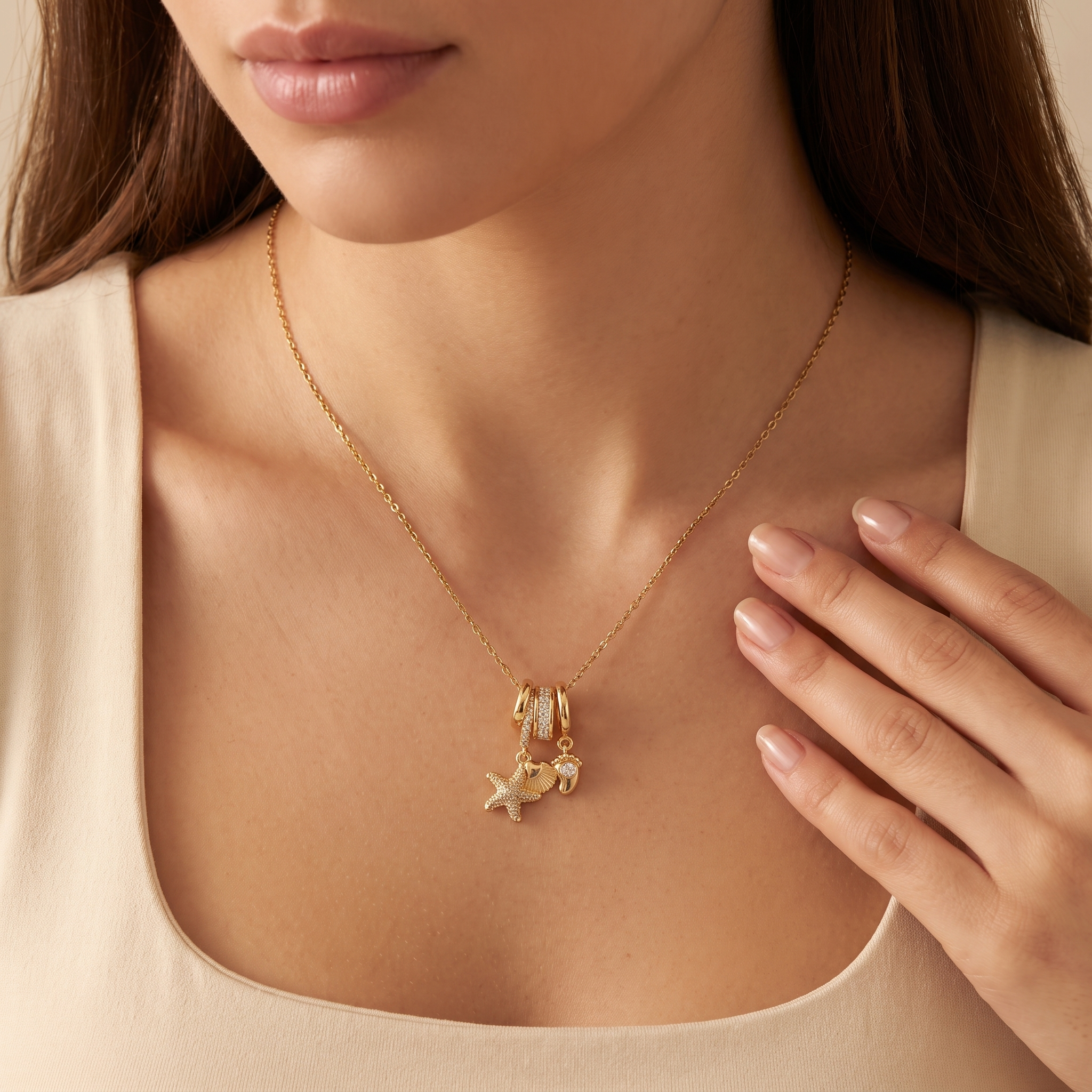 Collar Costa con charms de estrella, conchas y mostacilla