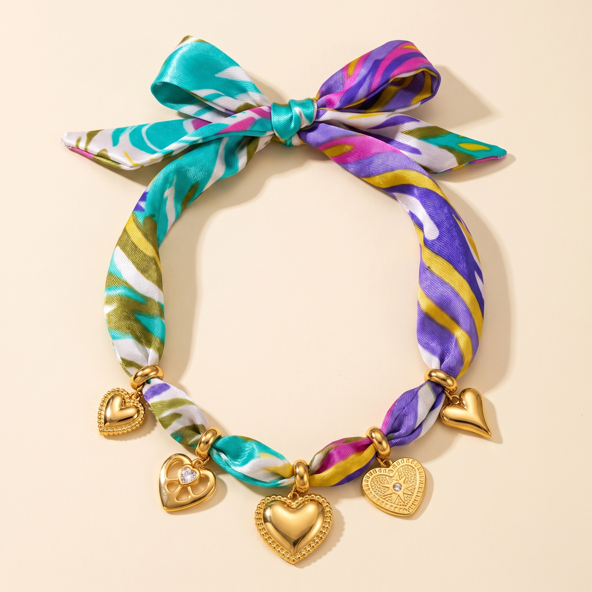 Collar Pañuelo Charms de tela colorida con charms