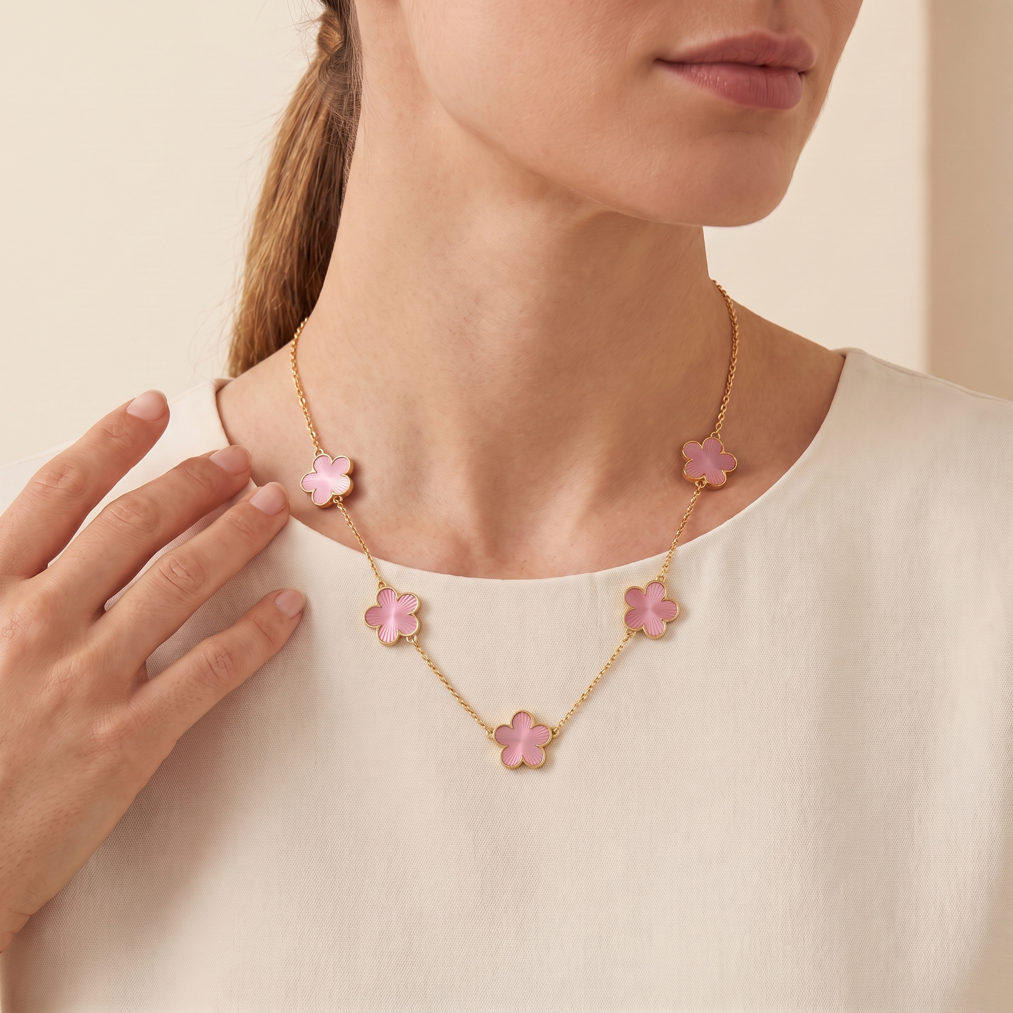 Collar Bloom Rosa de flores rosas con borde dorado