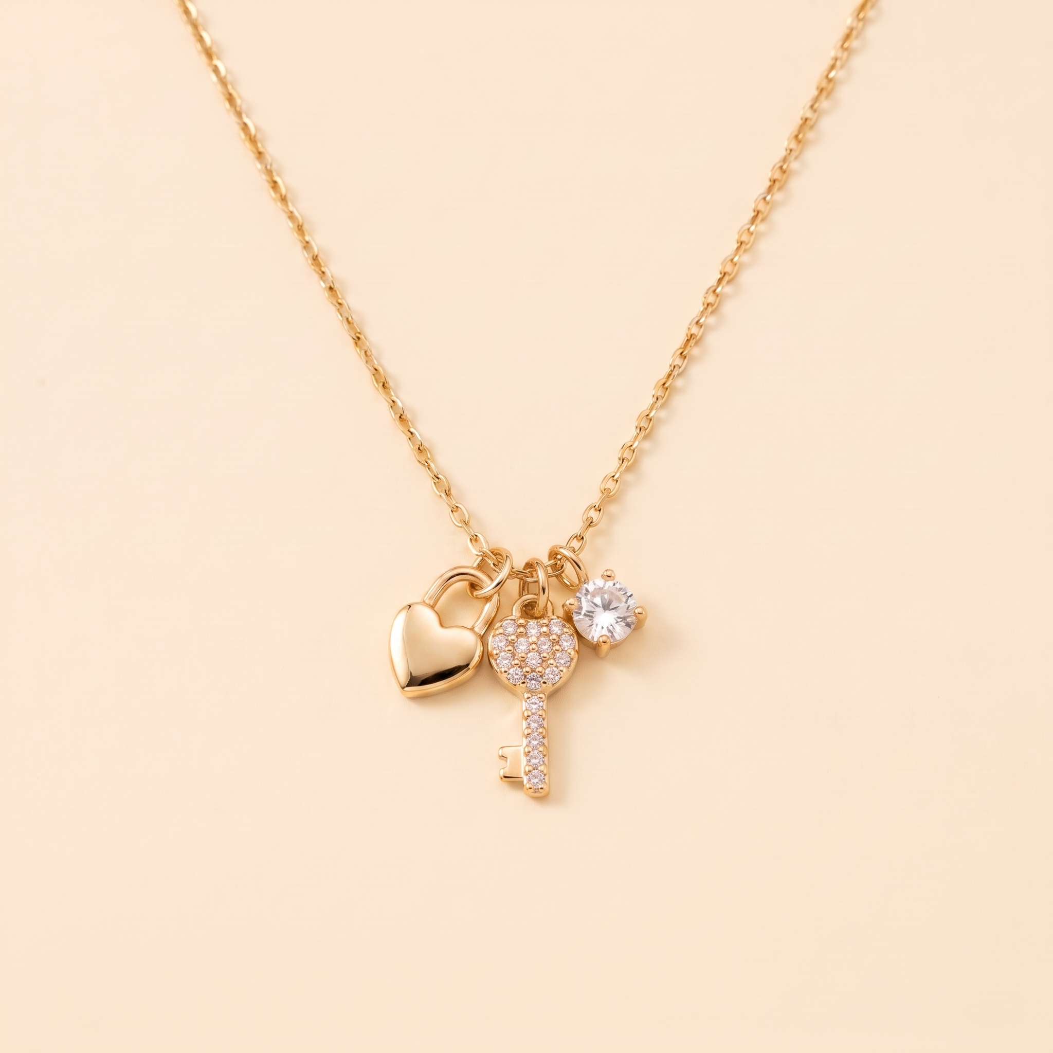 Collar Candado Corazón con charms de llave y candado en circonitas