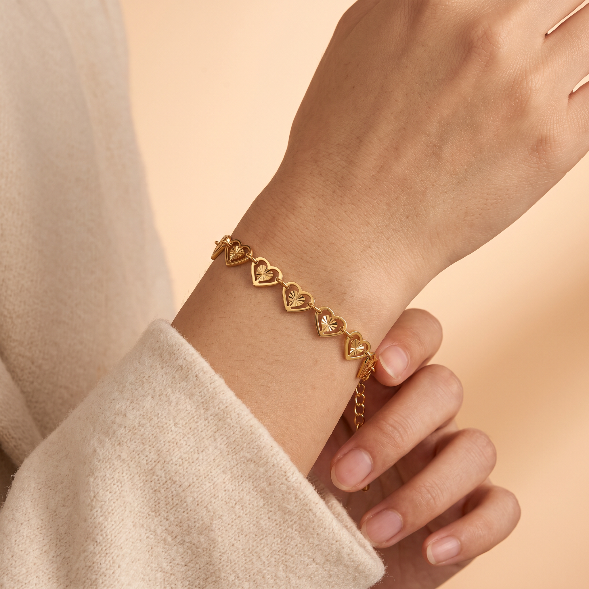 Pulsera Corazones de corazones dorados
