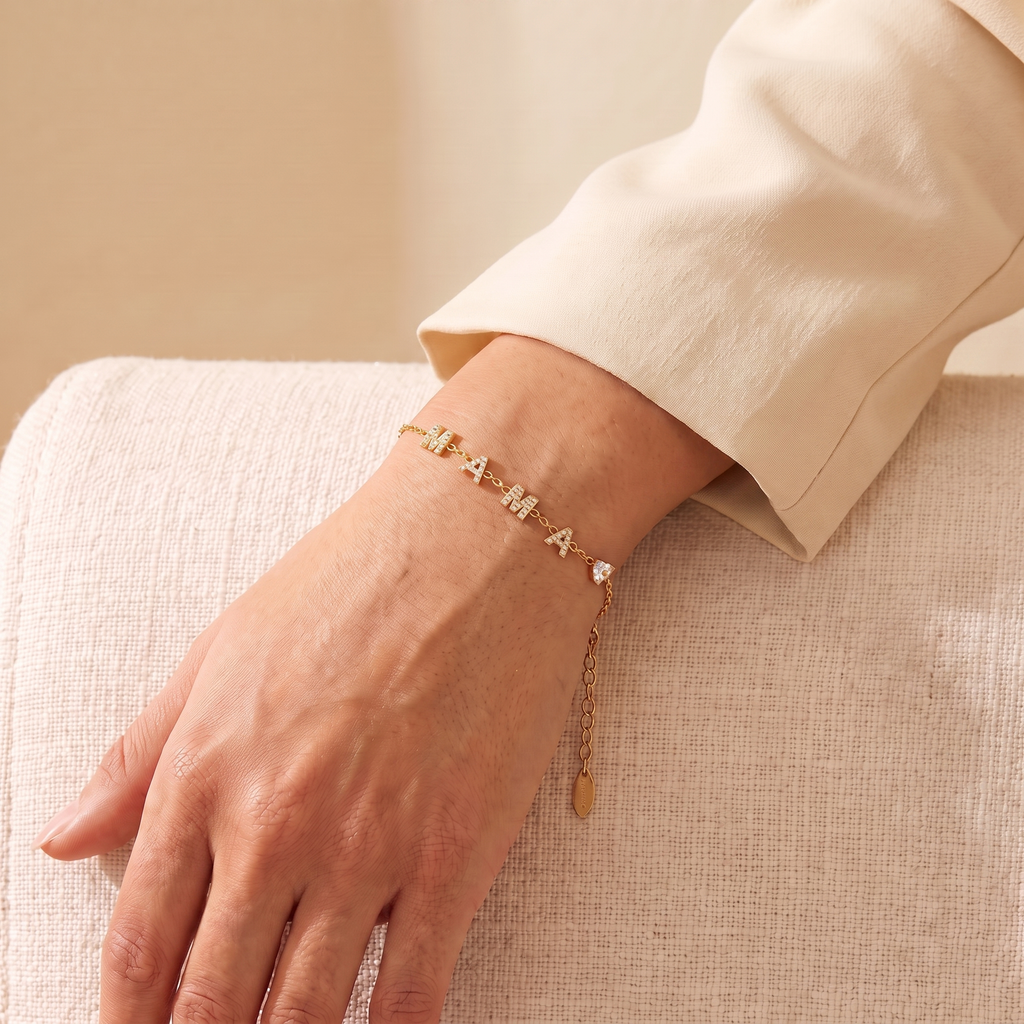 Pulsera Mamá Letras con la palabra mamá en circonitas y corazón