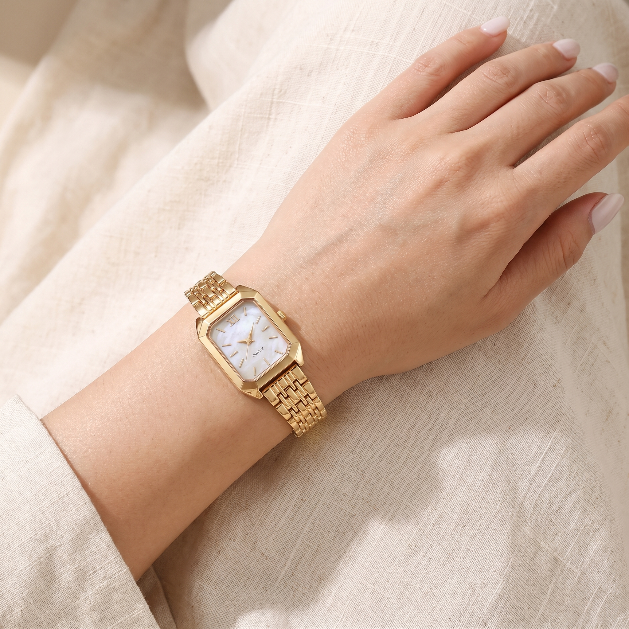 Reloj Bloom Blanco dorado con agujas en blanco