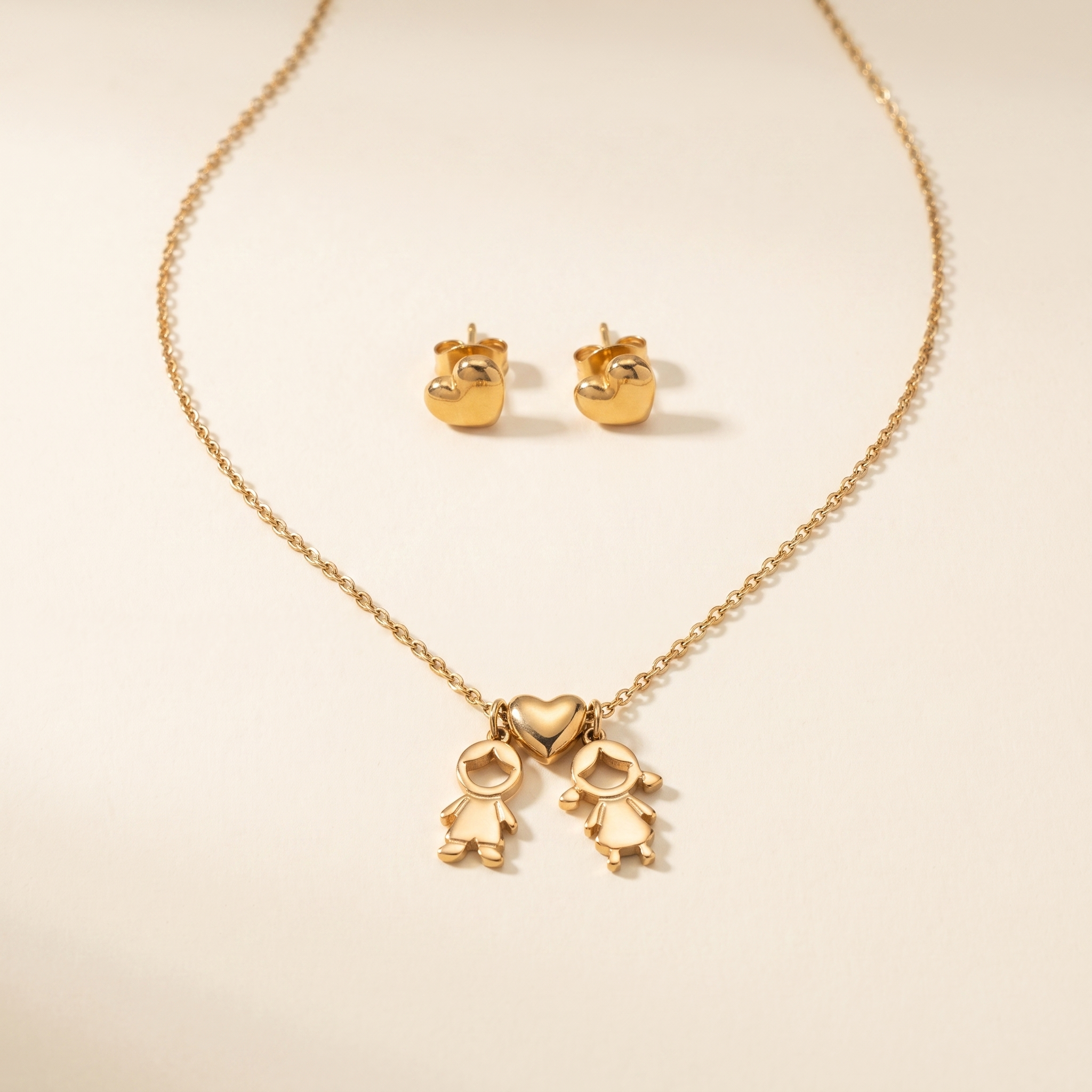 Set Duo Amor con collar y pendientes de corazón dorados